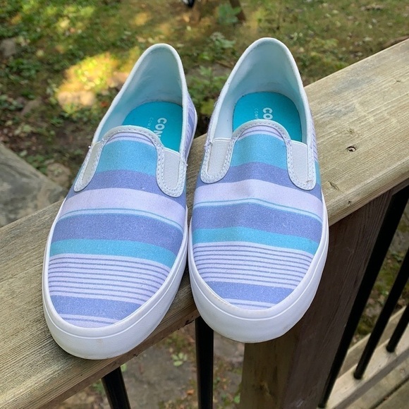Converse Women’s Rio Shoes 6.5 Blue Striped NWOT - Picture 1 of 9